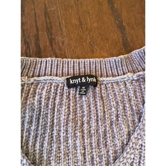 Knyt‎ and lynk soft thick knit flared sleeve sweater size medium - Picture 5 of 6